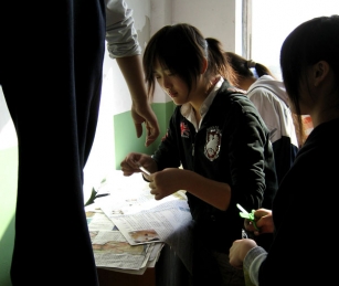 Private schools such as Xingzhi Migrant School in Beijing offer lower costs, but also substandard equipment and inexperienced teachers.